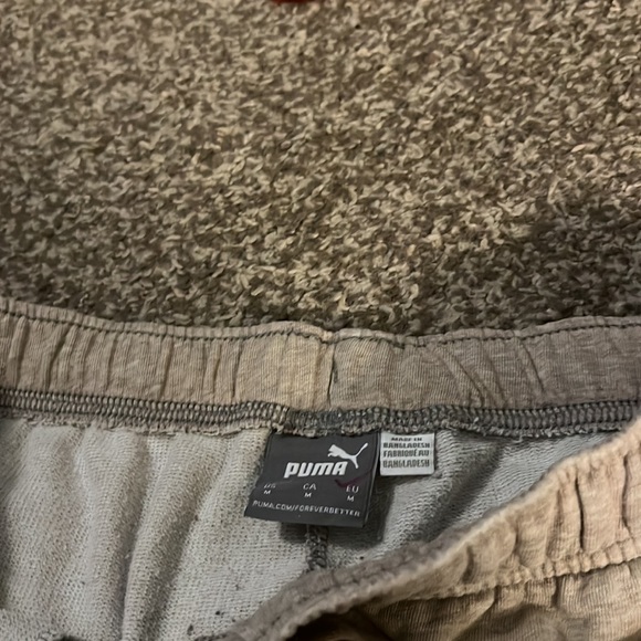 Super Cute Puma Shorts size Medium - Picture 4 of 4